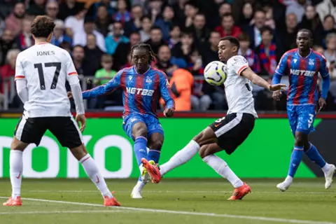 تشكيل كريستال بالاس.. جويهي أساسيا.. والقوة الهجومية تبدأ أمام ليفربول